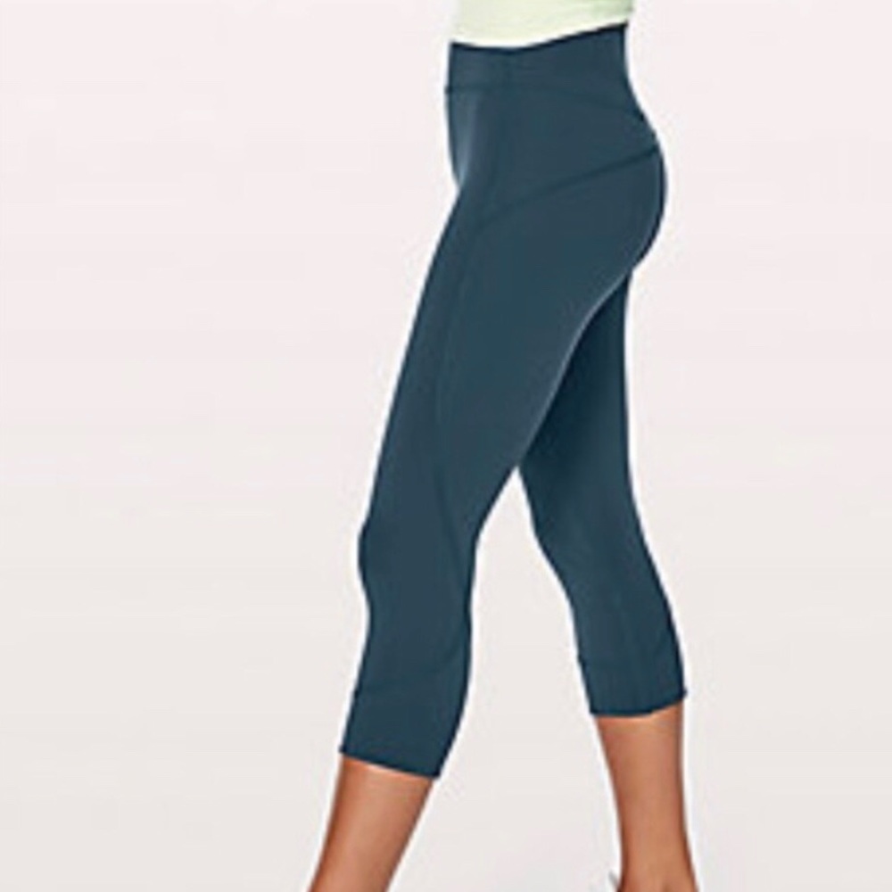 Align Lululemon crops in color: Submarine